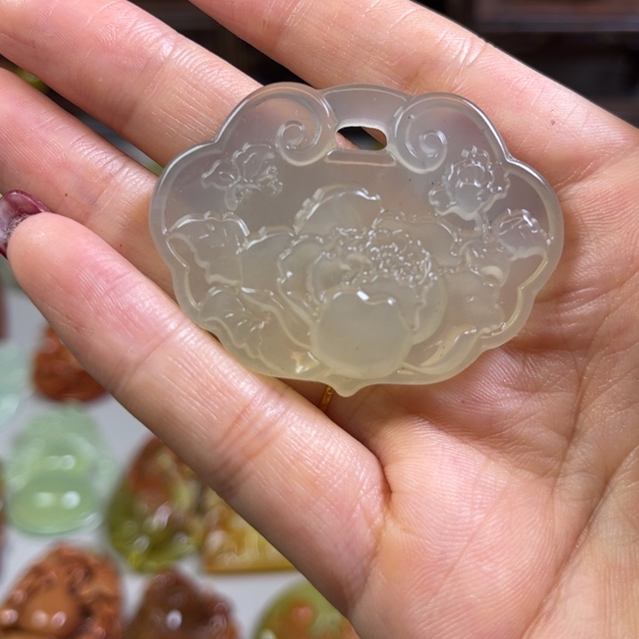 蛇纹石玉颈饰未镶嵌