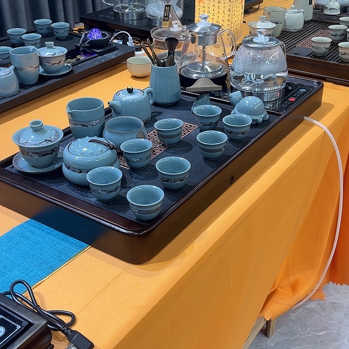 茶盘的形状也非常相似呢是吧
