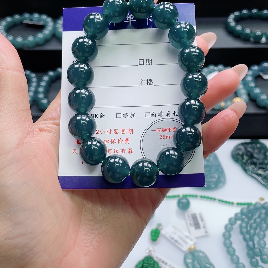 翡翠未镶嵌颈饰卡12.4