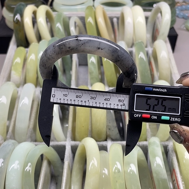 蛇纹石玉未镶嵌手镯136
