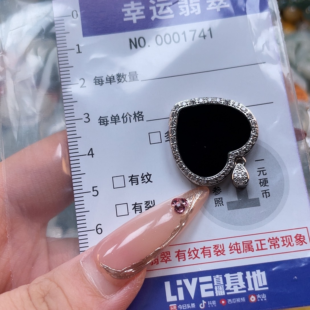 翡翠未镶嵌颈饰hhh