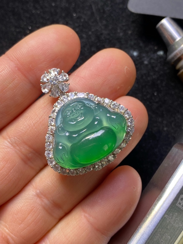 天然翡翠佛公吊坠