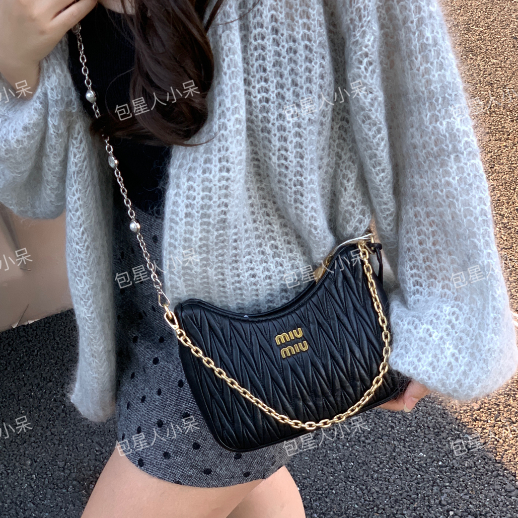 95新 MIU MIU/缪缪 黑金Matelasse月牙hobo单肩包二手