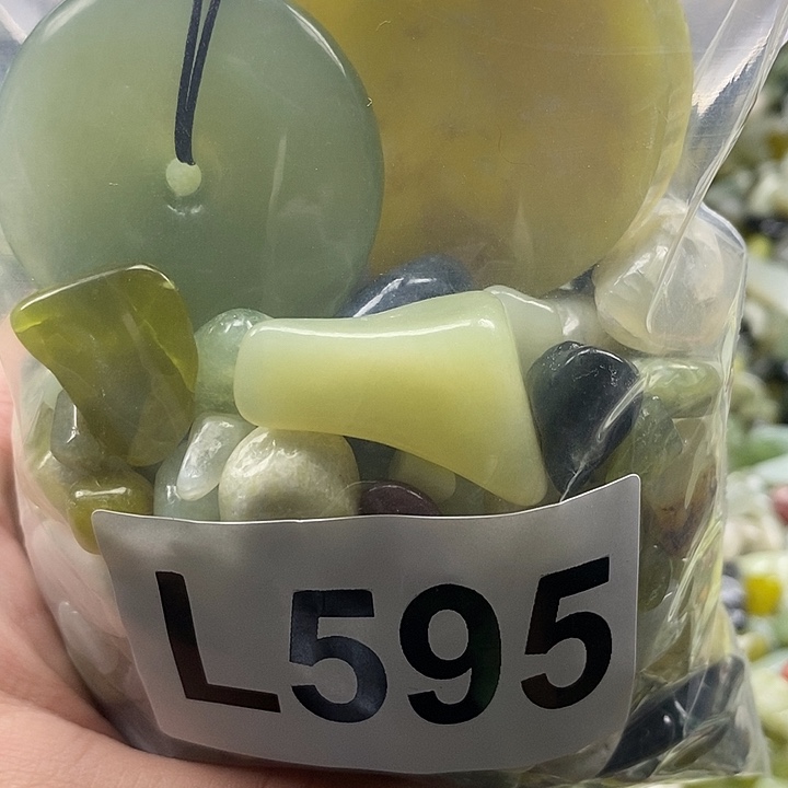 岫玉鱼缸石未镶嵌