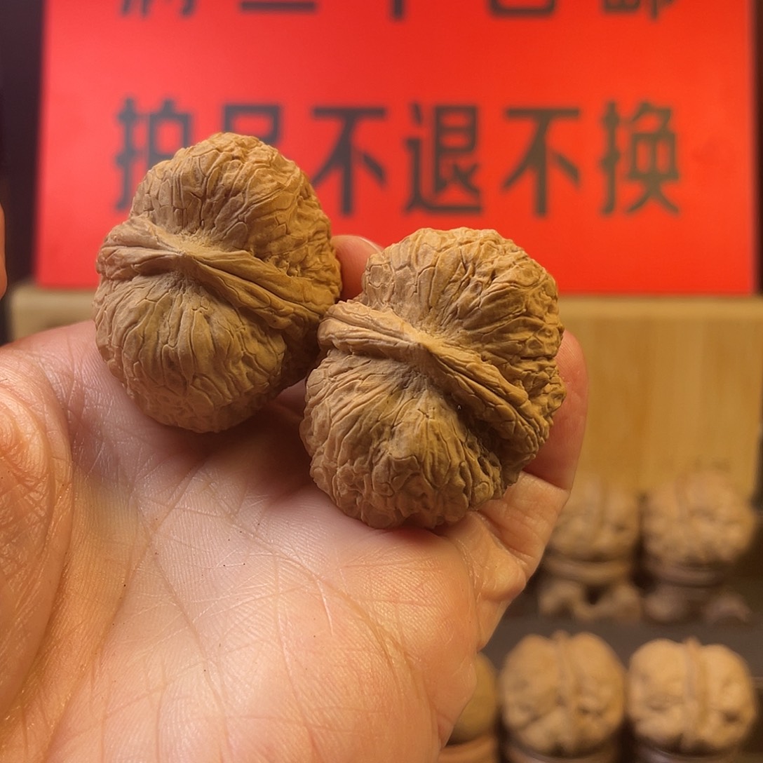 文玩核桃把件金锭子