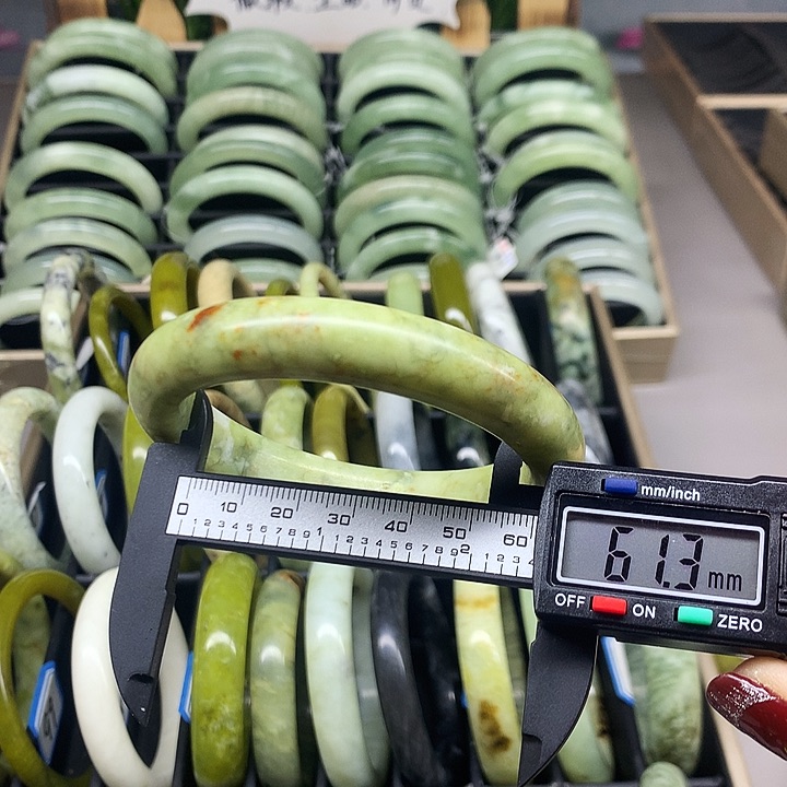 未镶嵌蛇纹石玉手镯84