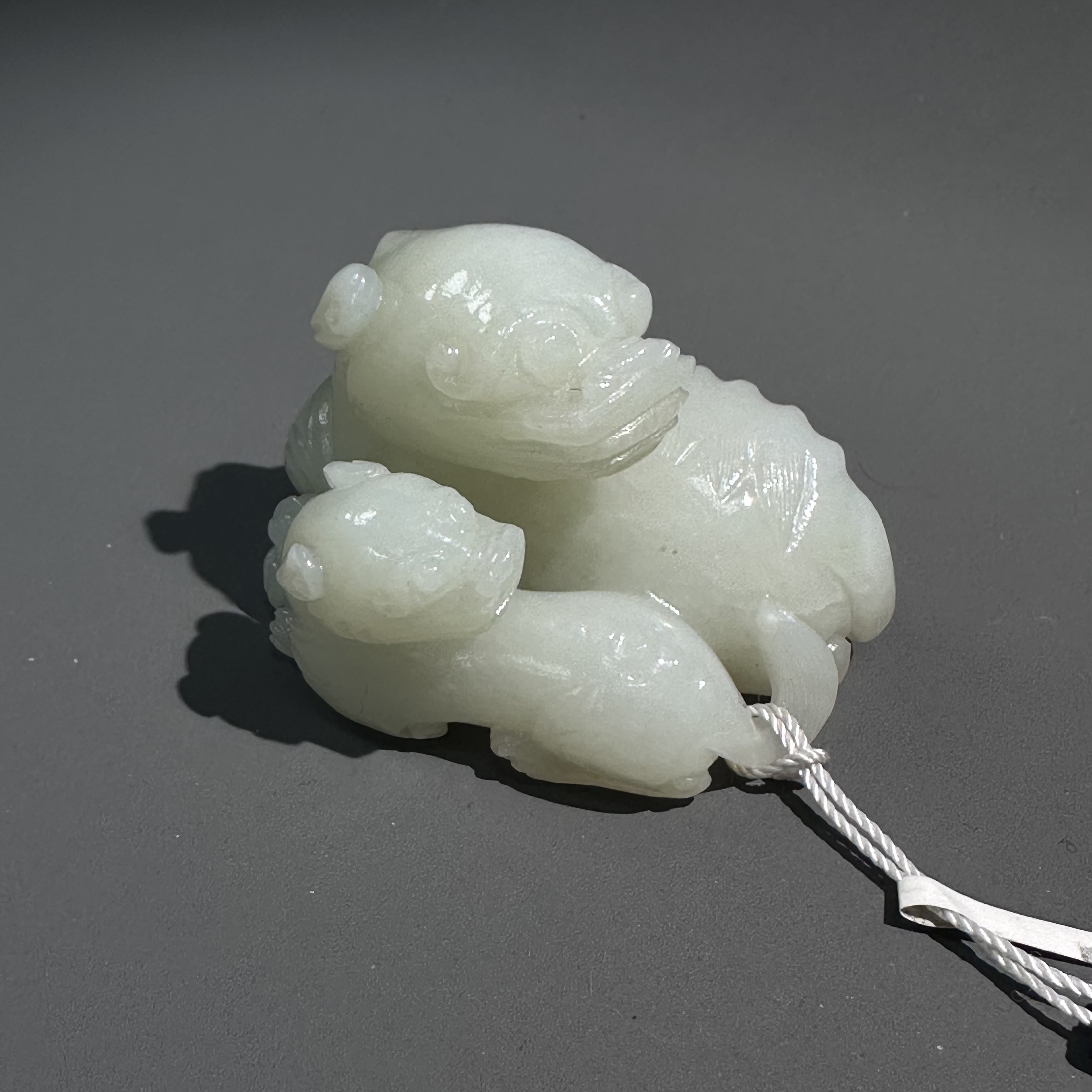 清代和田玉子母貔貅把件 