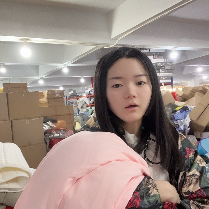 粉色被子。  24啦啦啦啦啦