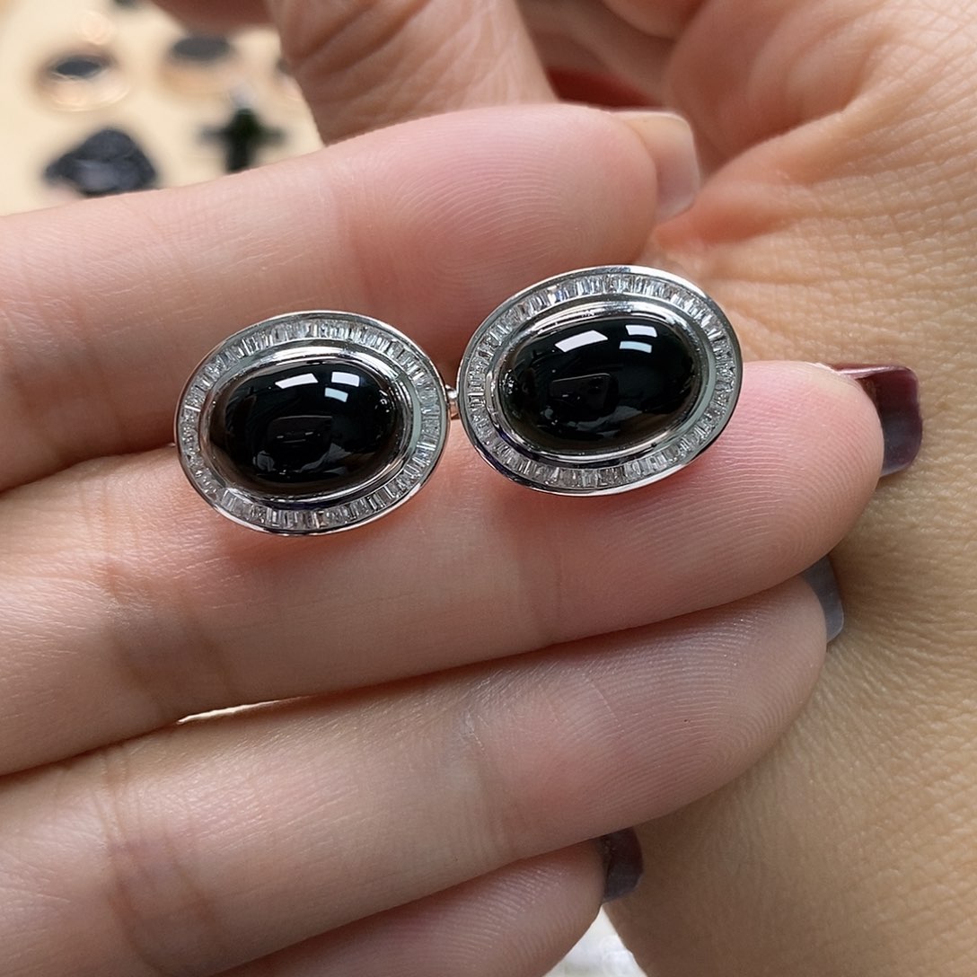 翡翠颈饰18K金镶嵌墨翠