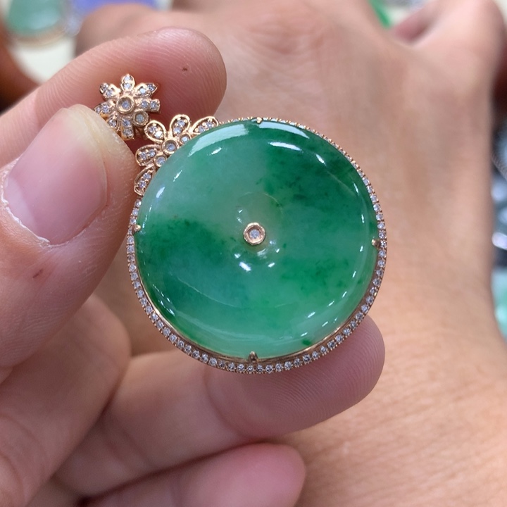 翡翠吊坠(不含链)18K金镶嵌