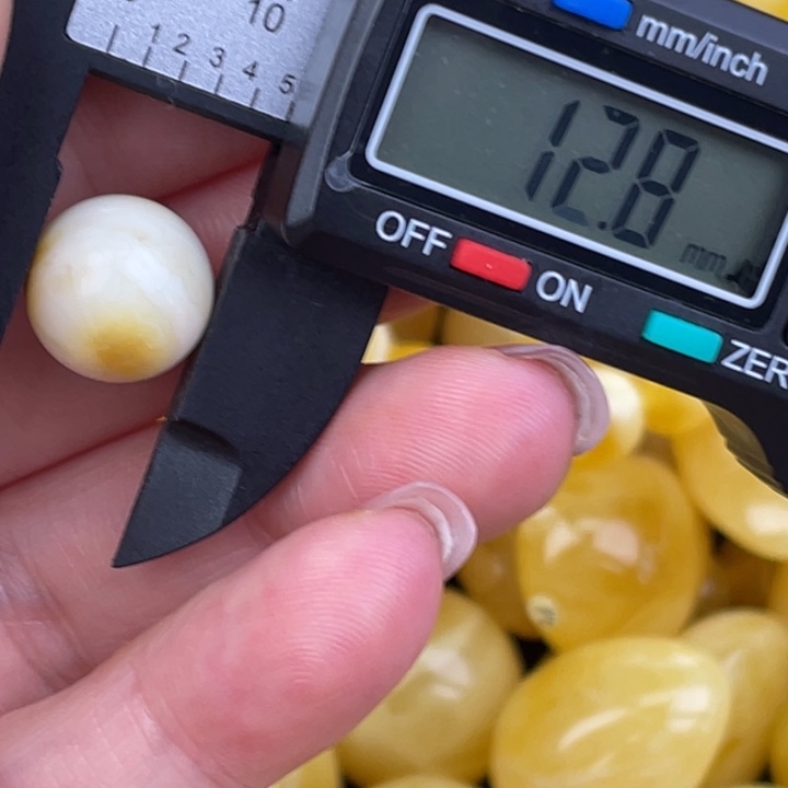 蜜蜡未镶嵌裸石微瑕311