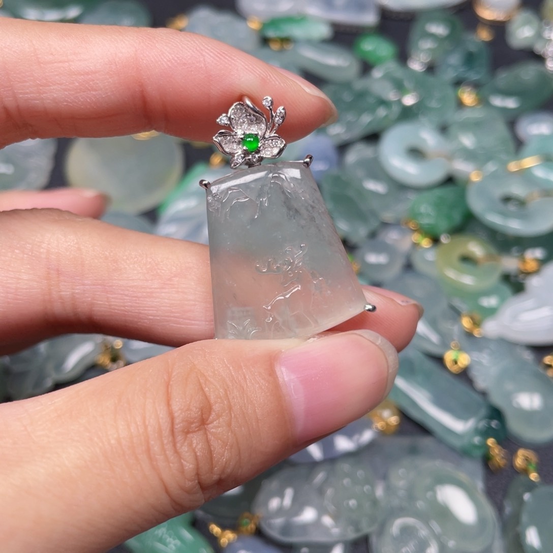 翡翠颈饰18K金镶嵌翡翠