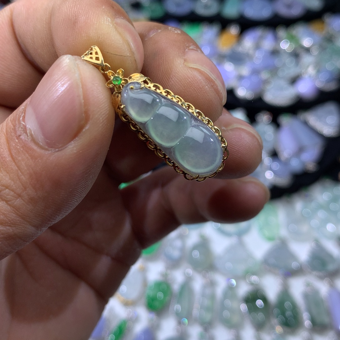 翡翠18K金镶嵌颈饰