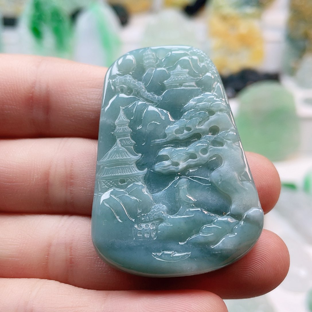 翡翠颈饰未镶嵌山水