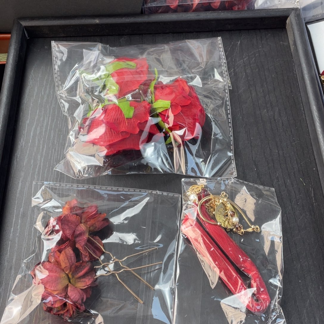 混合材质新娘秀和头饰默认微瑕不退换