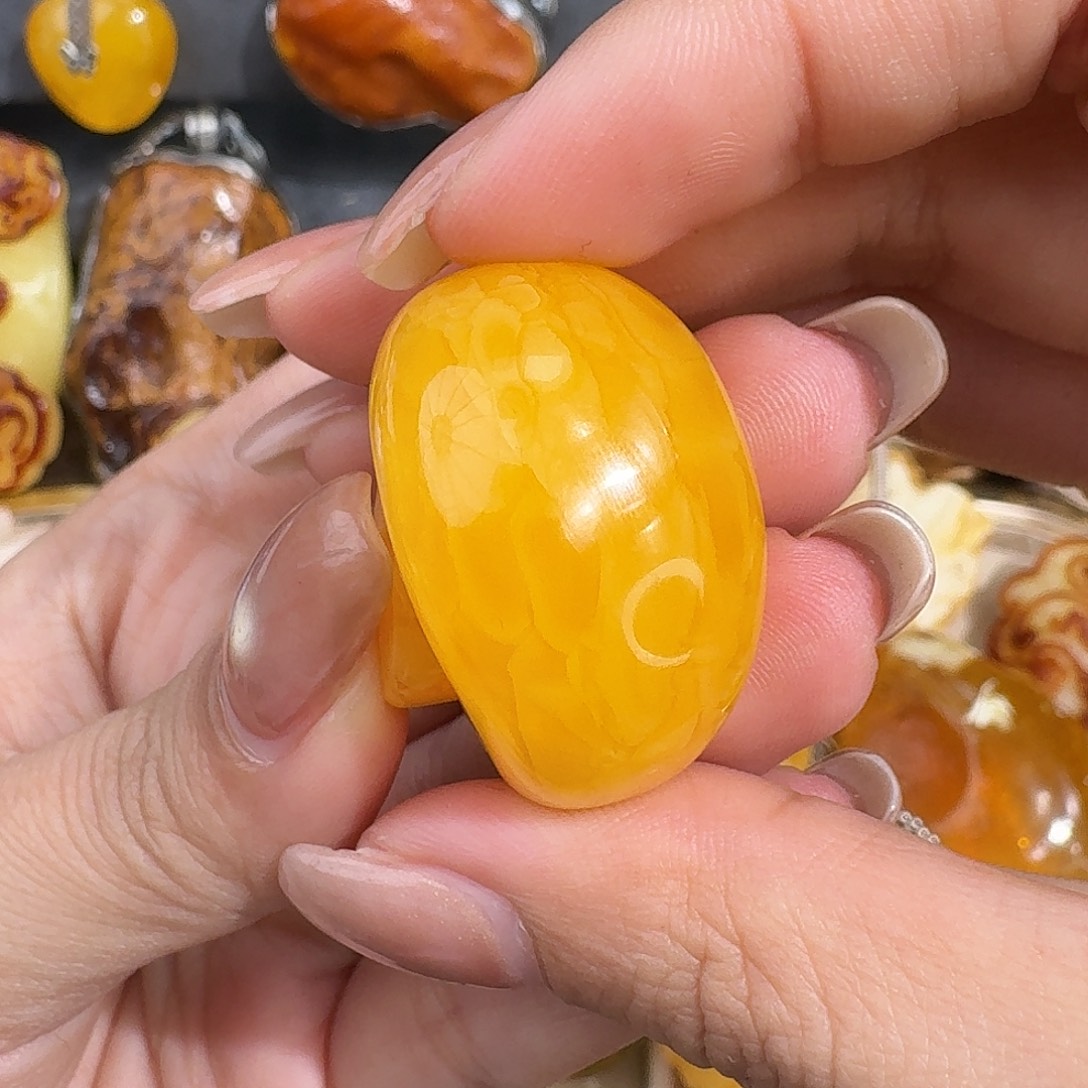 Y***'琥珀未镶嵌裸石我