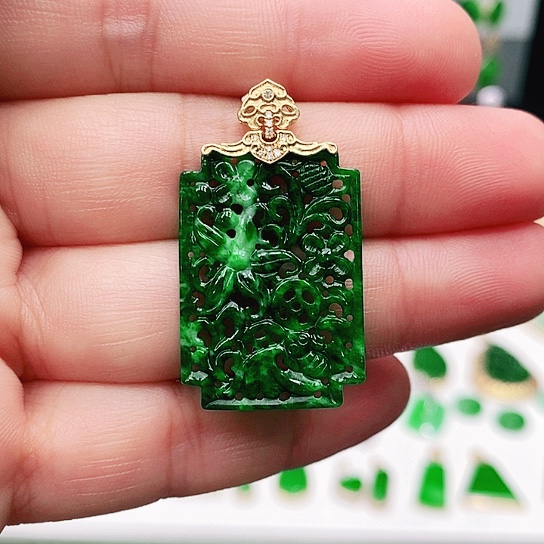 翡翠18K金镶嵌颈饰挂件