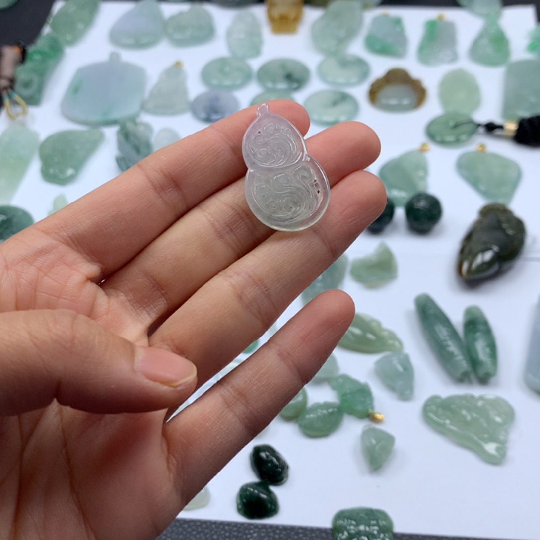 翡翠颈饰未镶嵌葫芦