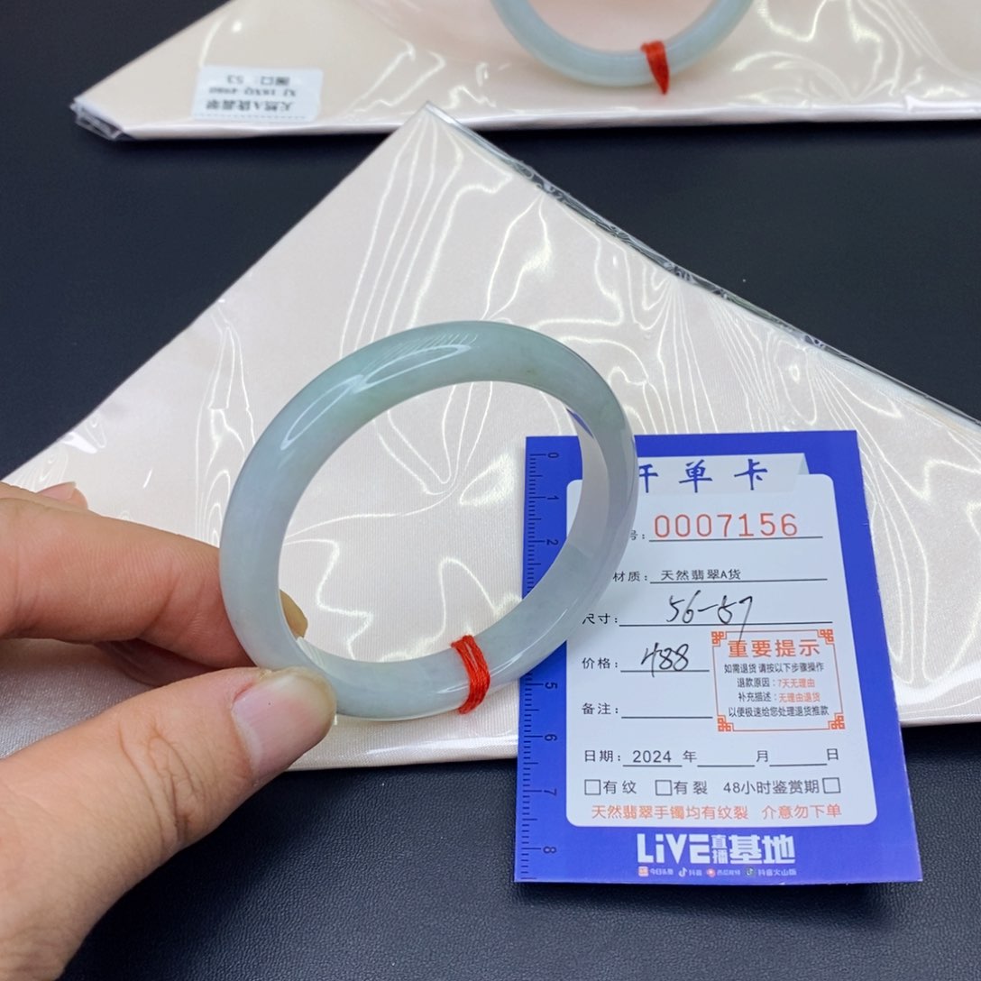 翡翠手镯未镶嵌翡翠