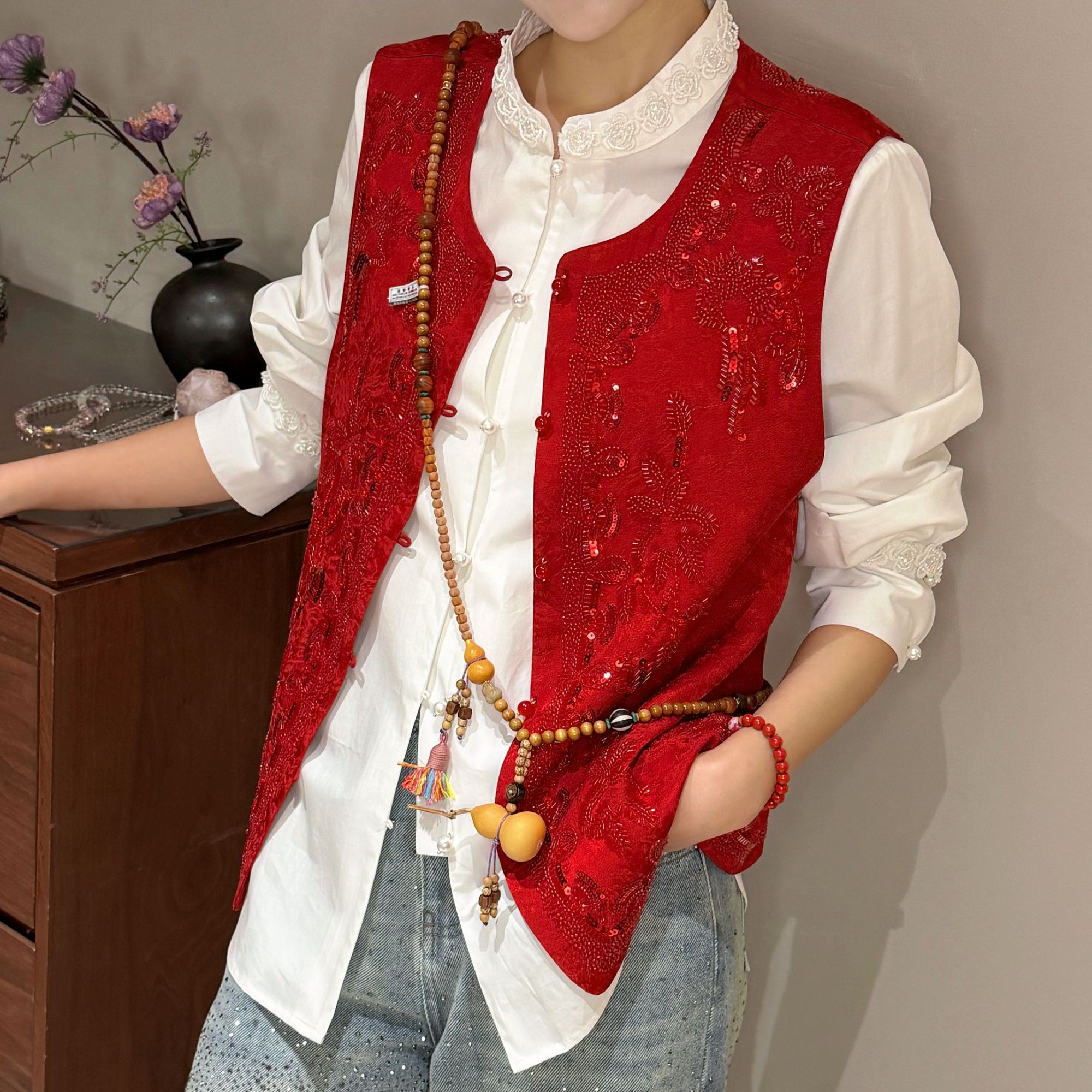 【重工红色马甲】2026气质网红时尚百搭休闲刺溜亮片重工马甲261