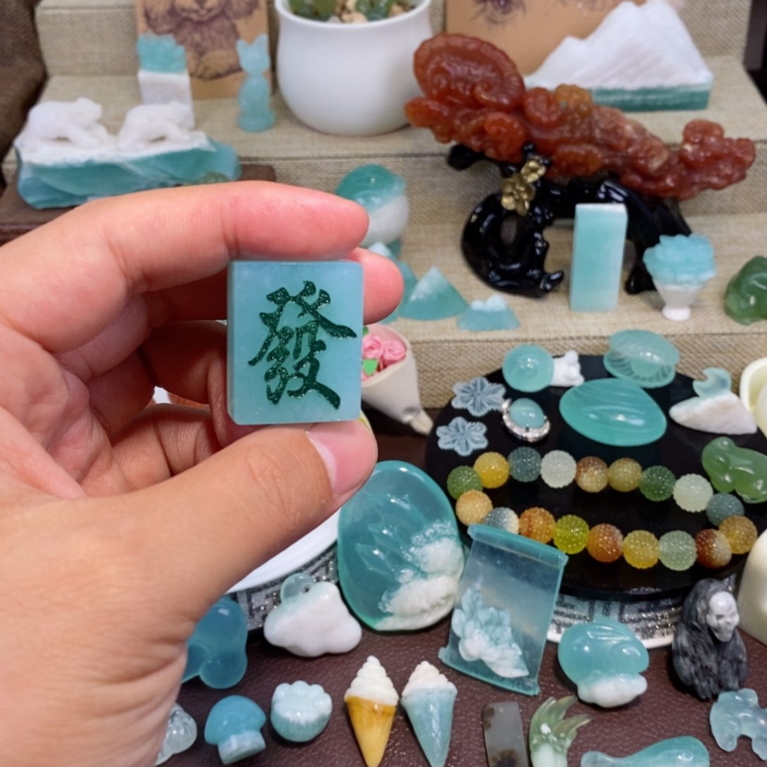 合金蛇纹石玉颈饰堕**麟