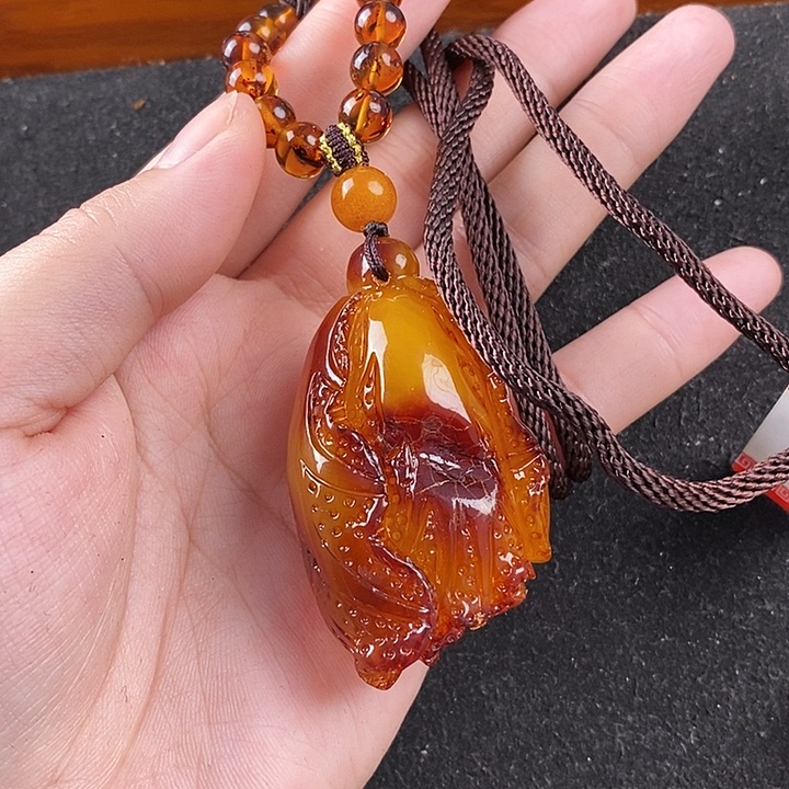 蜜蜡未镶嵌珠宝奇石