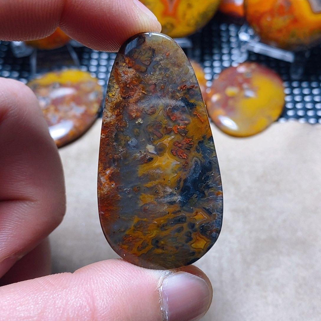 玛瑙/玉髓颈饰未镶嵌青**湖