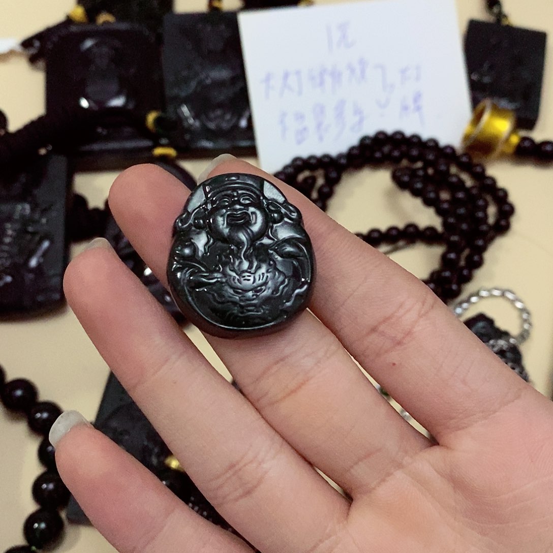 翡翠挂件未镶嵌翡翠