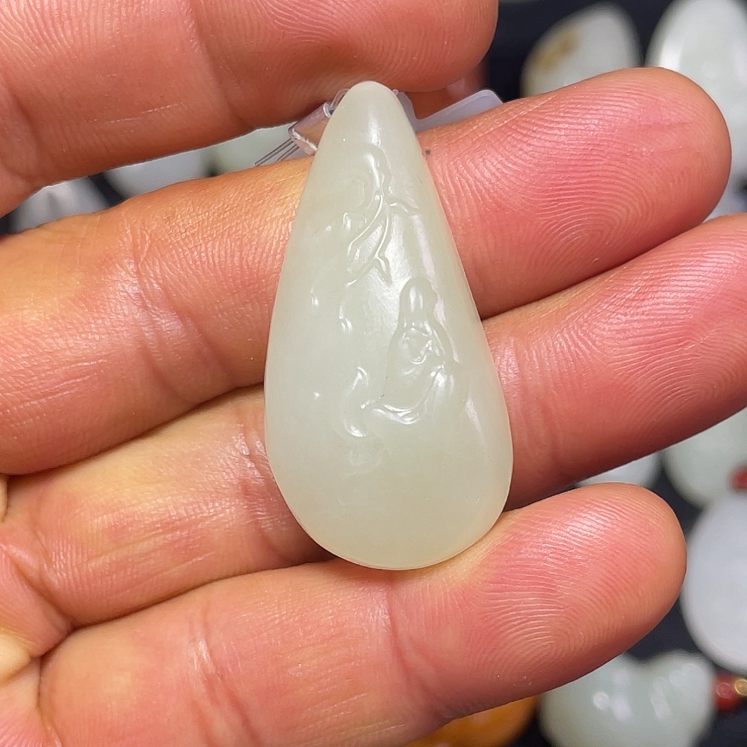 和田玉未镶嵌颈饰吊坠