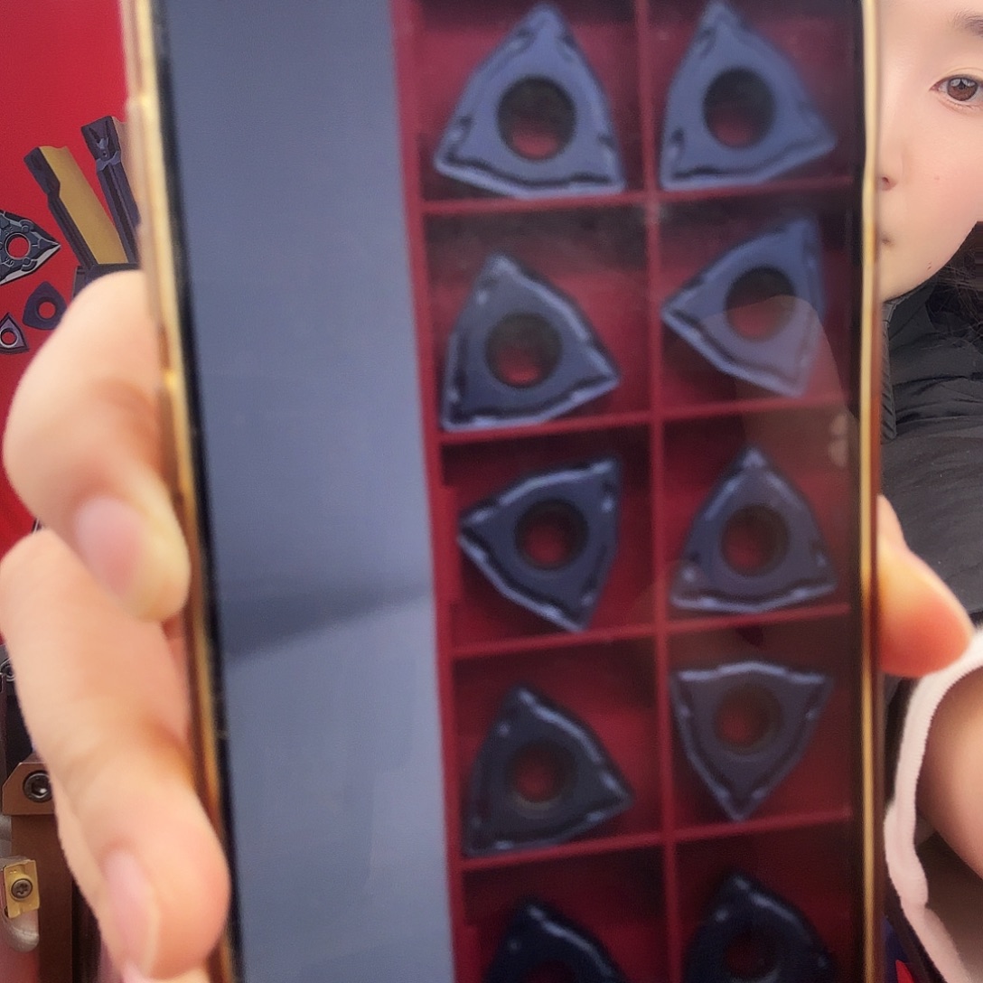 镁080412的钻刀片