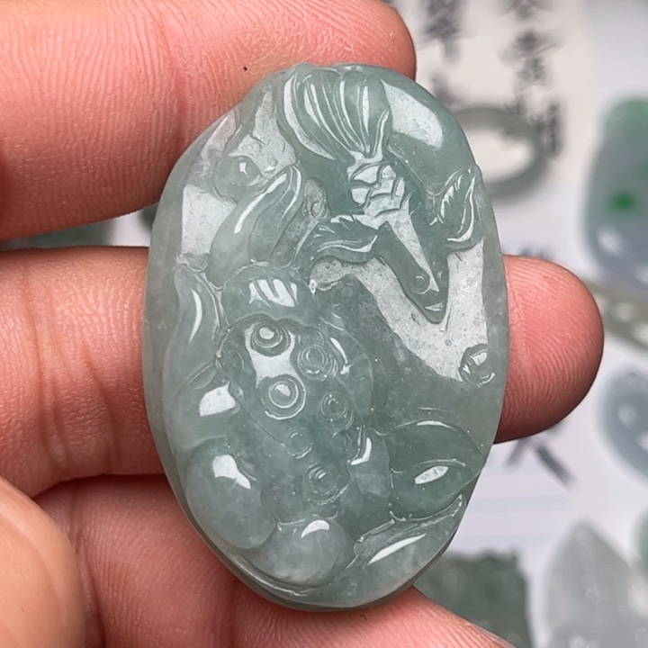 翡翠未镶嵌颈饰荷花鱼