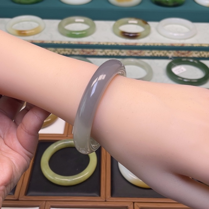 和田玉手镯未镶嵌54