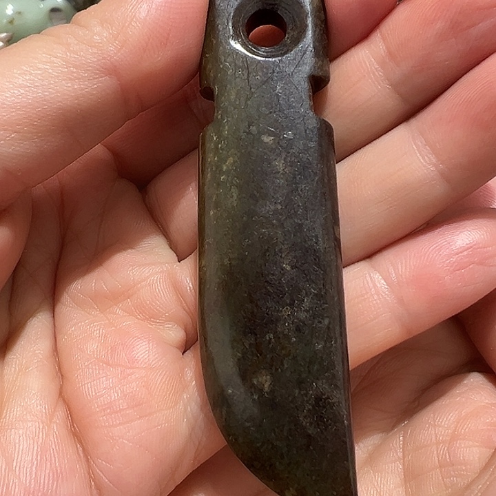 透闪石质玉未镶嵌颈饰