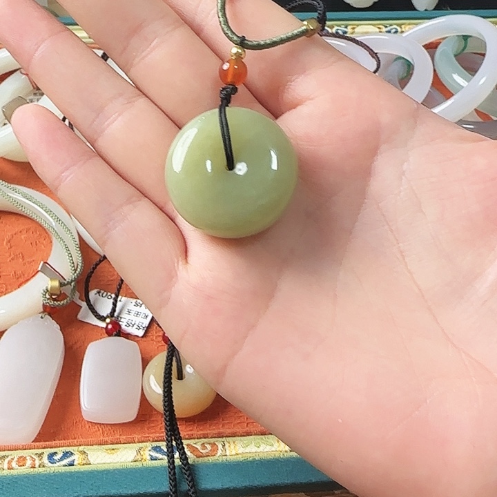 颈饰未镶嵌和田玉