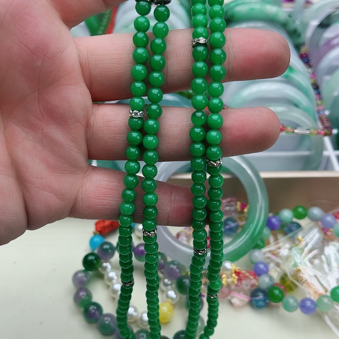 翡翠吊坠(赠链)未镶嵌