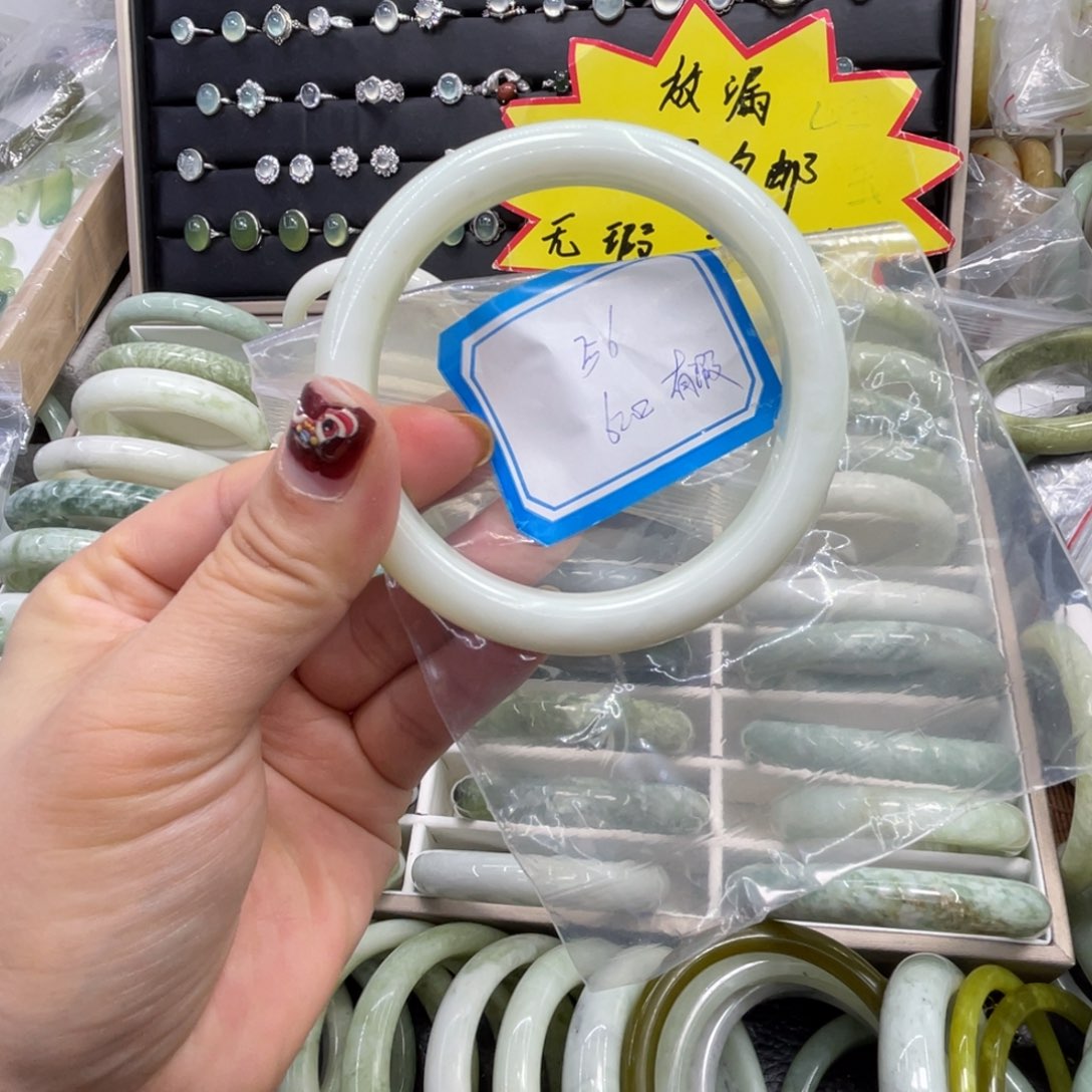 蛇纹石玉手镯未镶嵌62口径福利款有瑕疵