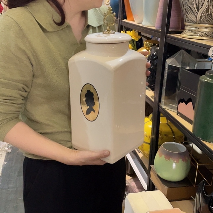 陶瓷花瓶，茶杯茶具。