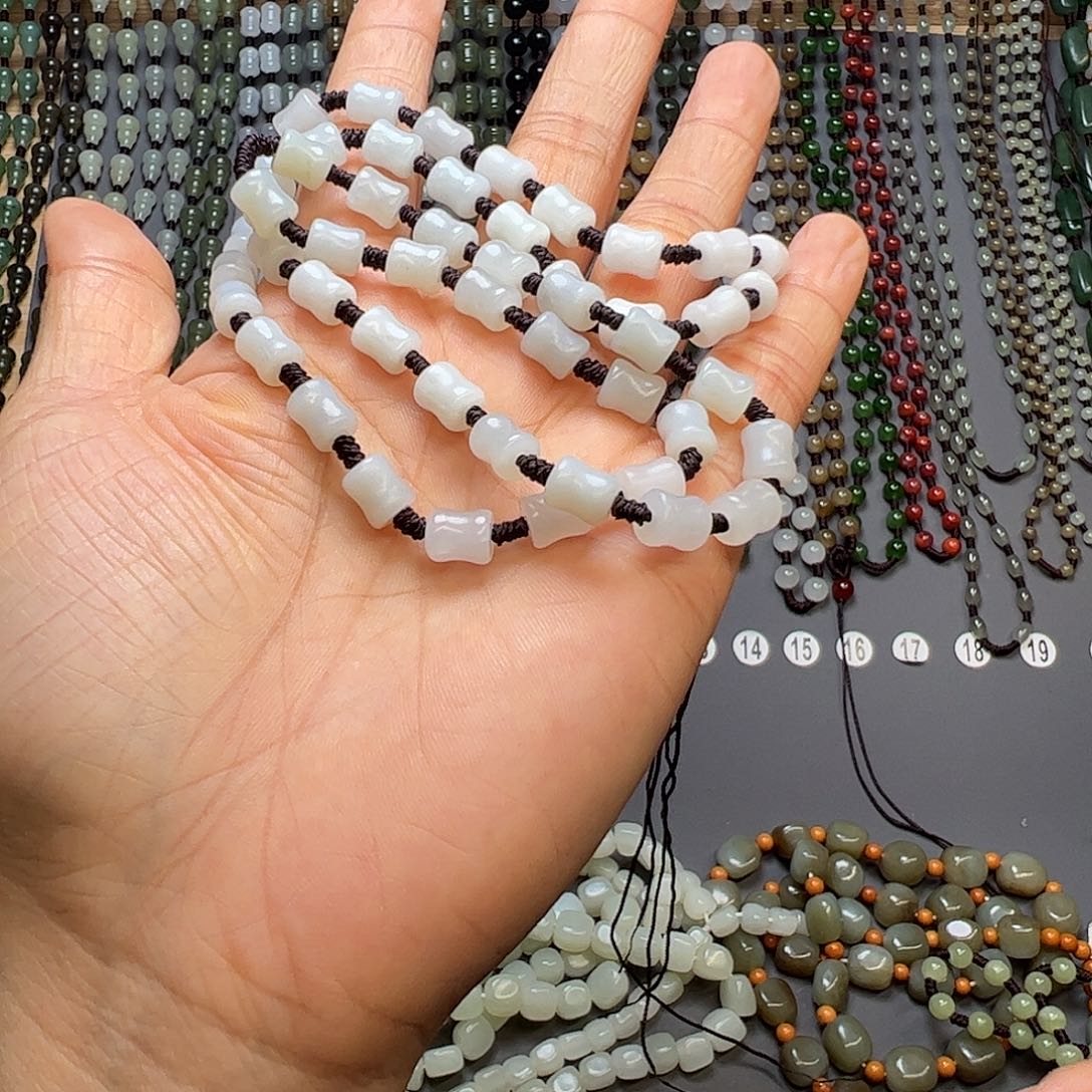 颈饰未镶嵌和田玉