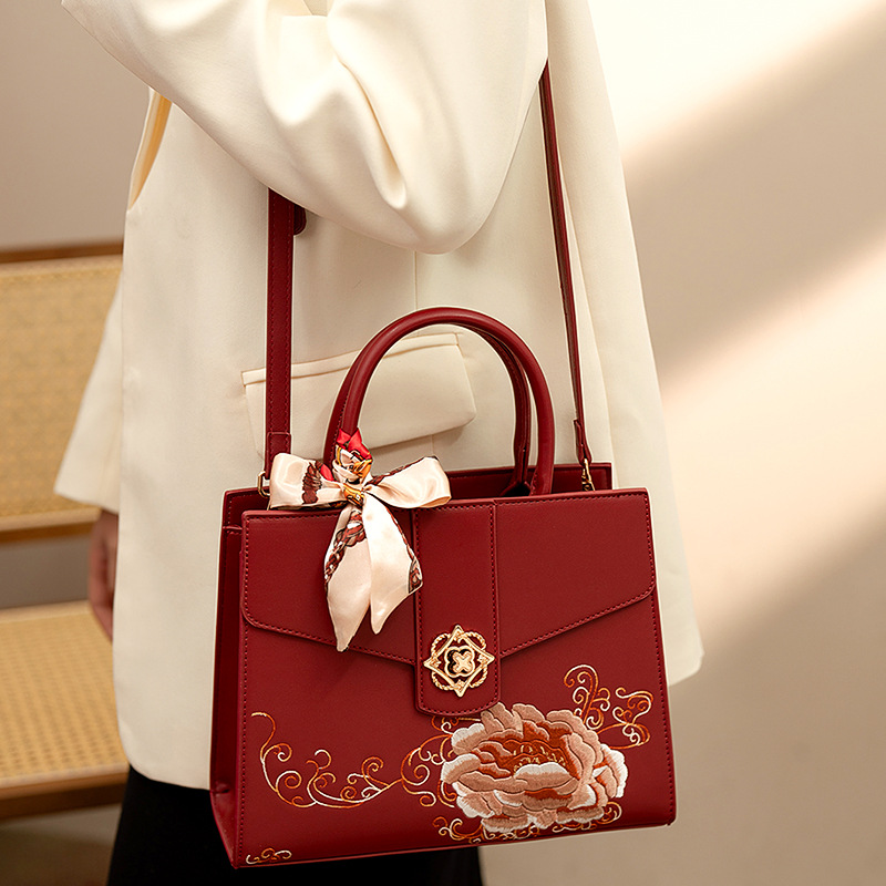 红色包礼物刺绣包包女2024红色新娘包手提包高级感中年妈妈结婚包
