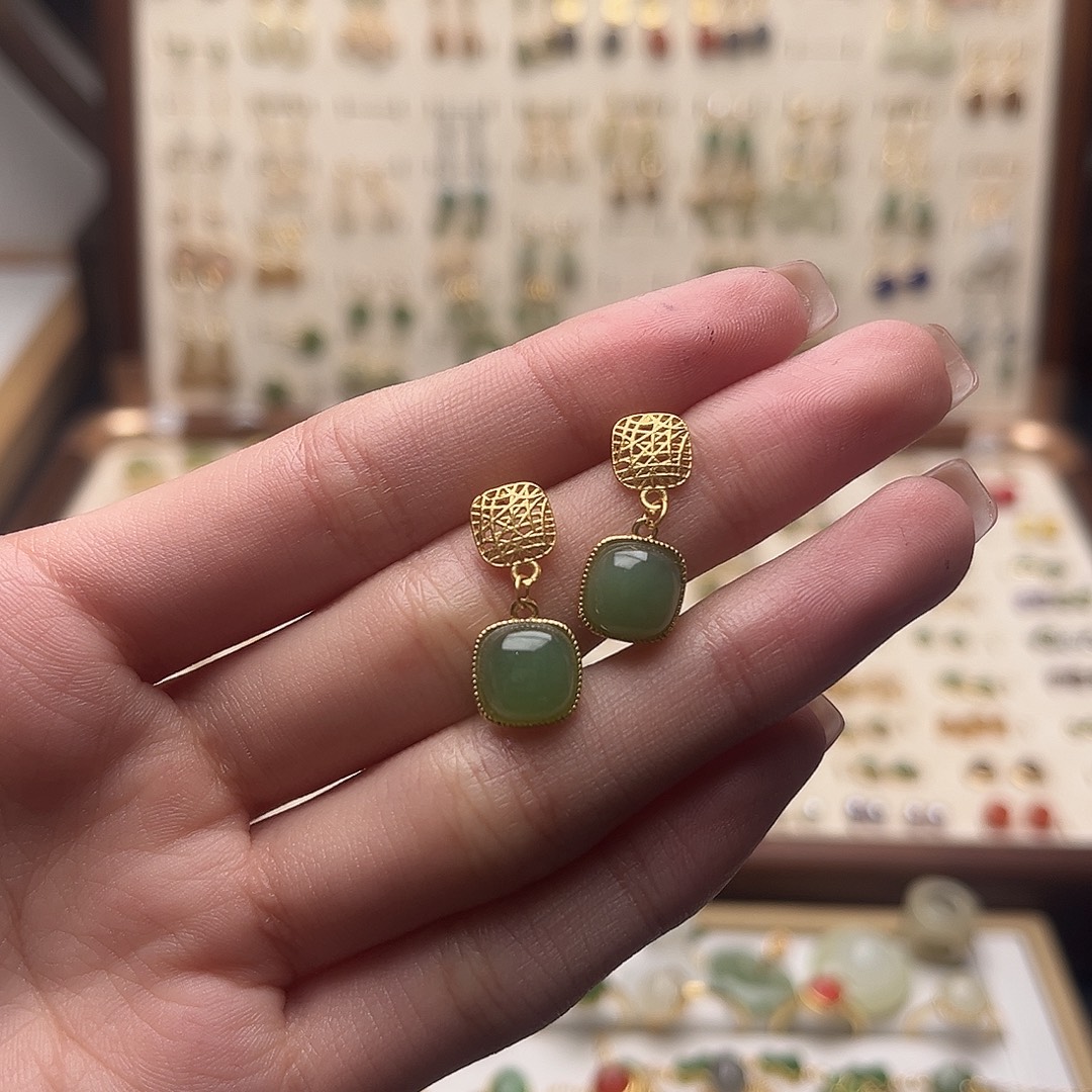 鎏***金和田玉未镶嵌耳饰