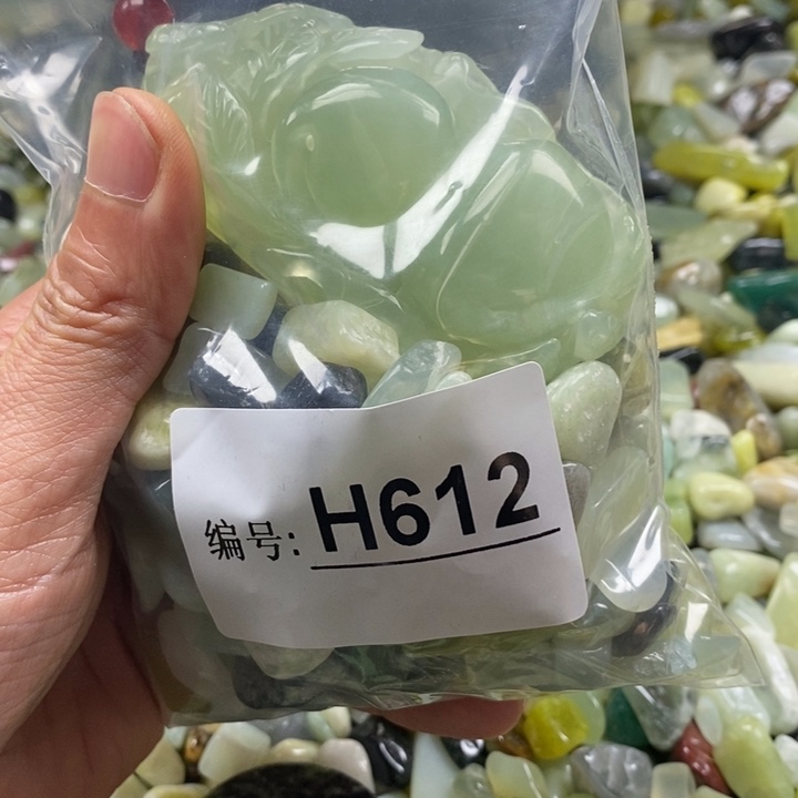 蛇纹石玉鱼缸石未镶嵌