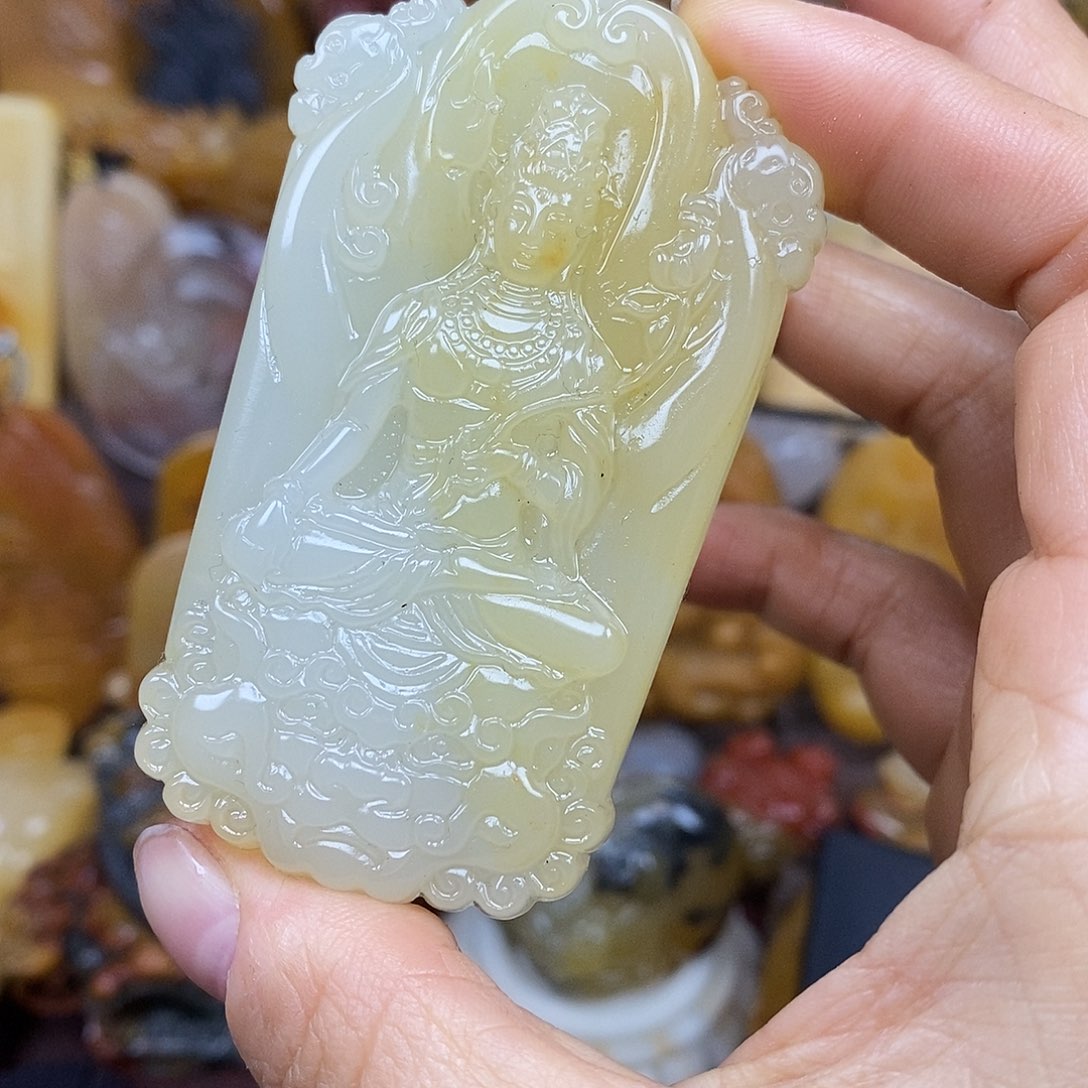 石英质玉（黄龙玉）颈饰未镶嵌