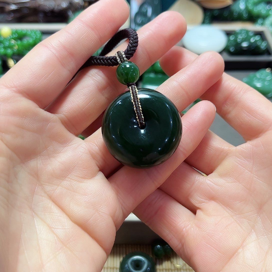 和田玉吊坠未镶嵌