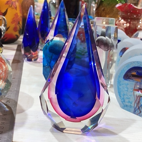 琉璃花瓶高17厘米宽8厘米