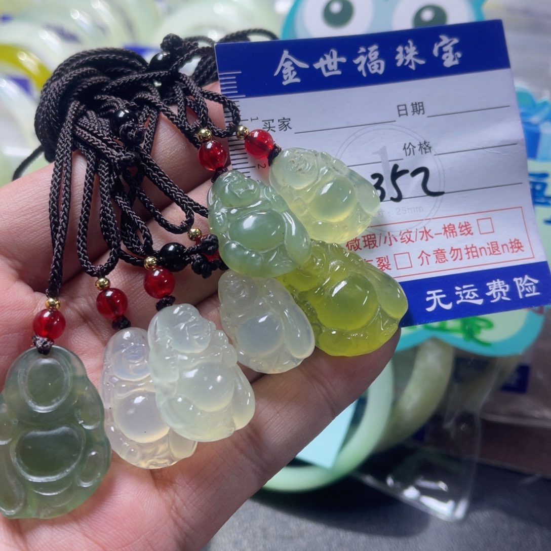 蛇纹石玉颈饰未镶嵌