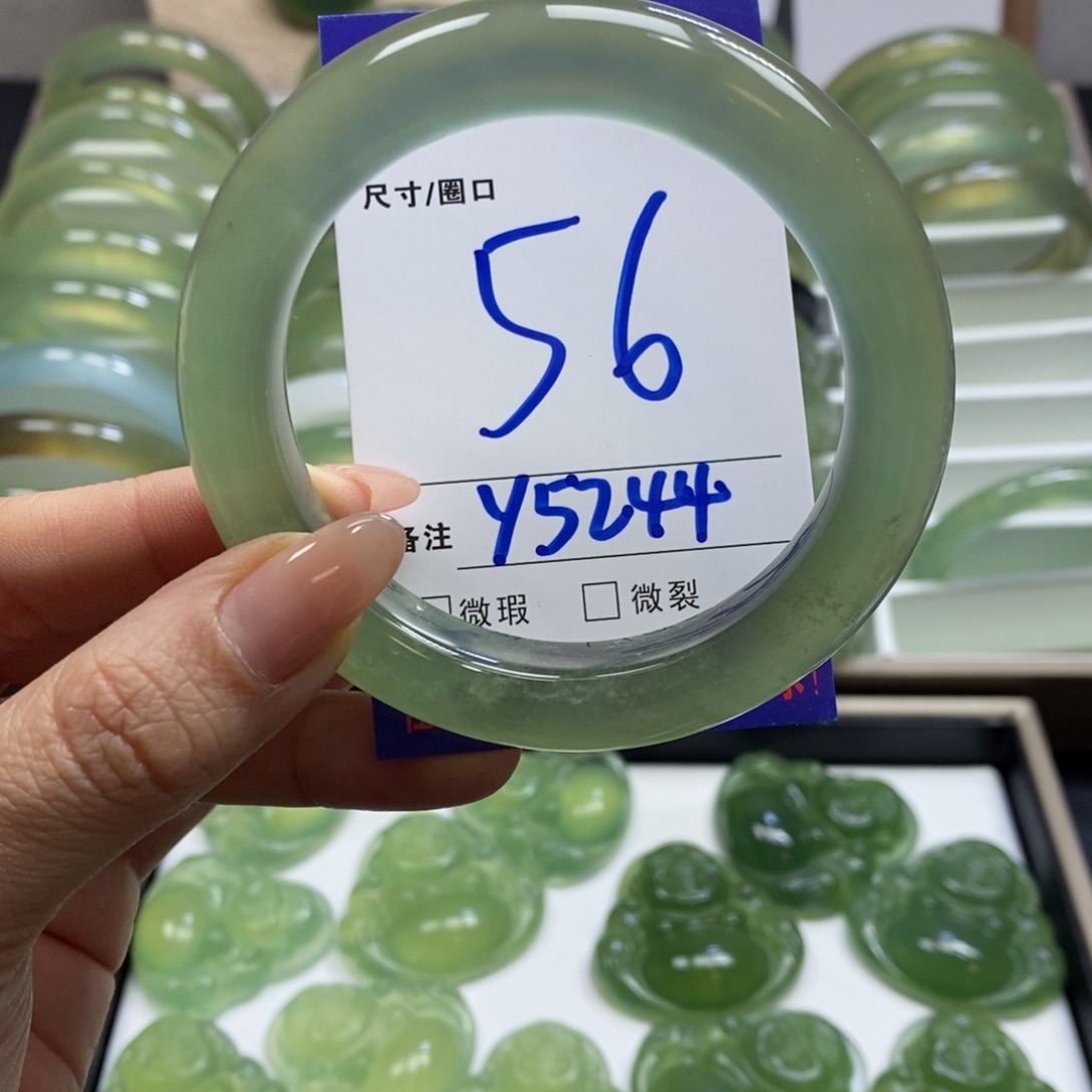 蛇纹石玉手镯未镶嵌
