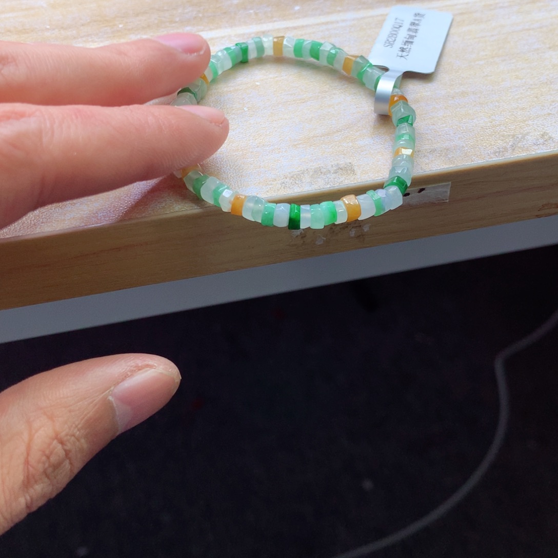 翡翠颈饰未镶嵌吊坠