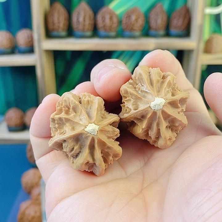 文玩核桃吊坠81莲花锤