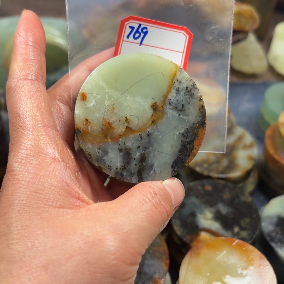 时***转蛇纹石玉未镶嵌珠宝半成品