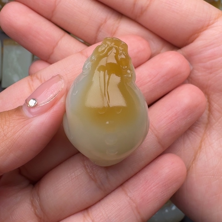 和田玉颈饰未镶嵌h****、